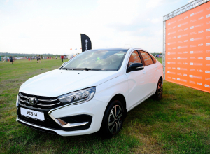 Обновленную LADA VESTA представили на фестивале «Тульское небо»