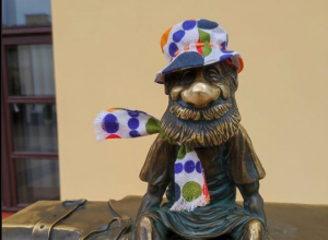 Вязаная шапка или кепка? Туляки голосуют за головной убор для мастерового