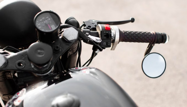 ÐÐ° Ð-2 Ð² ÐÐ»Ð°Ð²ÑÐºÐ¾Ð¼ ÑÐ°Ð¹Ð¾Ð½Ðµ ÑÑÐ¾Ð»ÐºÐ½ÑÐ»Ð¸ÑÑ Ð¼Ð¾ÑÐ¾ÑÐ¸ÐºÐ» Ð¸  Â«Ð¨ÐµÐ²ÑÐ¾Ð»ÐµÂ»: ÑÐºÐ¾Ð½ÑÐ°Ð»ÑÑ Ð¼Ð¾ÑÐ¾ÑÐ¸ÐºÐ»Ð¸ÑÑ