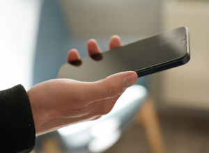 Дал детям поиграть в телефон: туляк лишился 80 тысяч рублей через мобильный банк