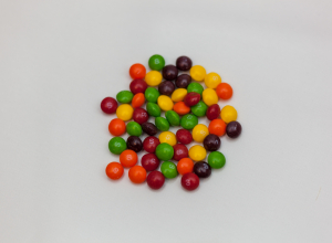 В России медики хотят запретить Skittles