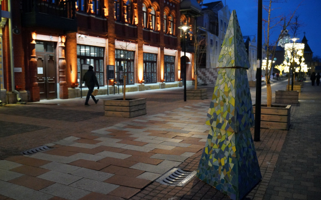 Ð Ð¢ÑÐ»Ðµ Ð½Ð° ÑÐ»Ð¸ÑÐµ ÐÐµÑÐ°Ð»Ð»Ð¸ÑÑÐ¾Ð² ÑÑÑÐ°Ð½Ð°Ð²Ð»Ð¸Ð²Ð°ÑÑ ÐºÑÐµÐ°ÑÐ¸Ð²Ð½ÑÐµ ÐµÐ»ÐºÐ¸. Ð¤Ð¾ÑÐ¾