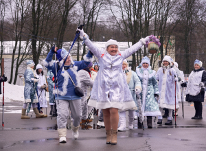 В Туле состоялся «Заход Снегурочек»: самой старшей - 92 года