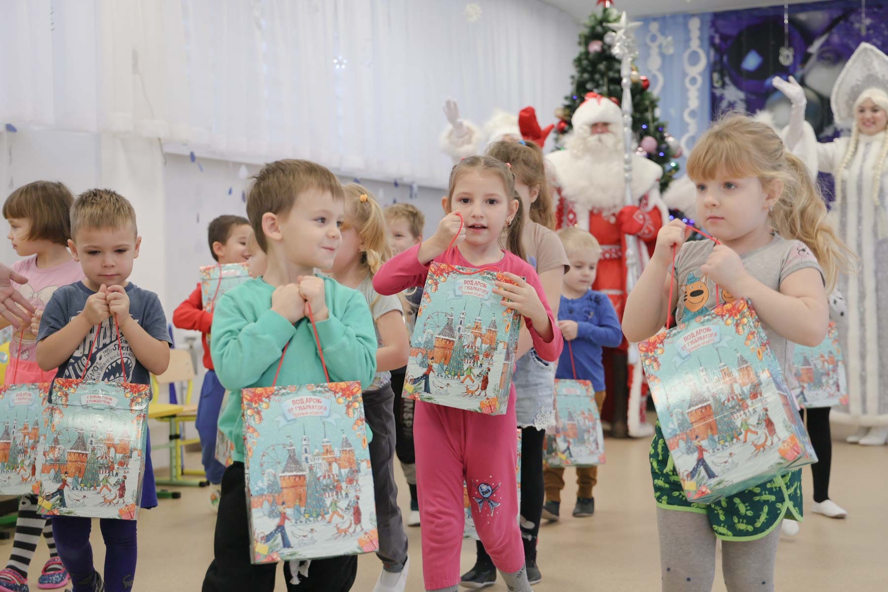 Новогодние подарки из Тулы передали жителям Мариуполя | 25.12.2023 | Тула -  БезФормата