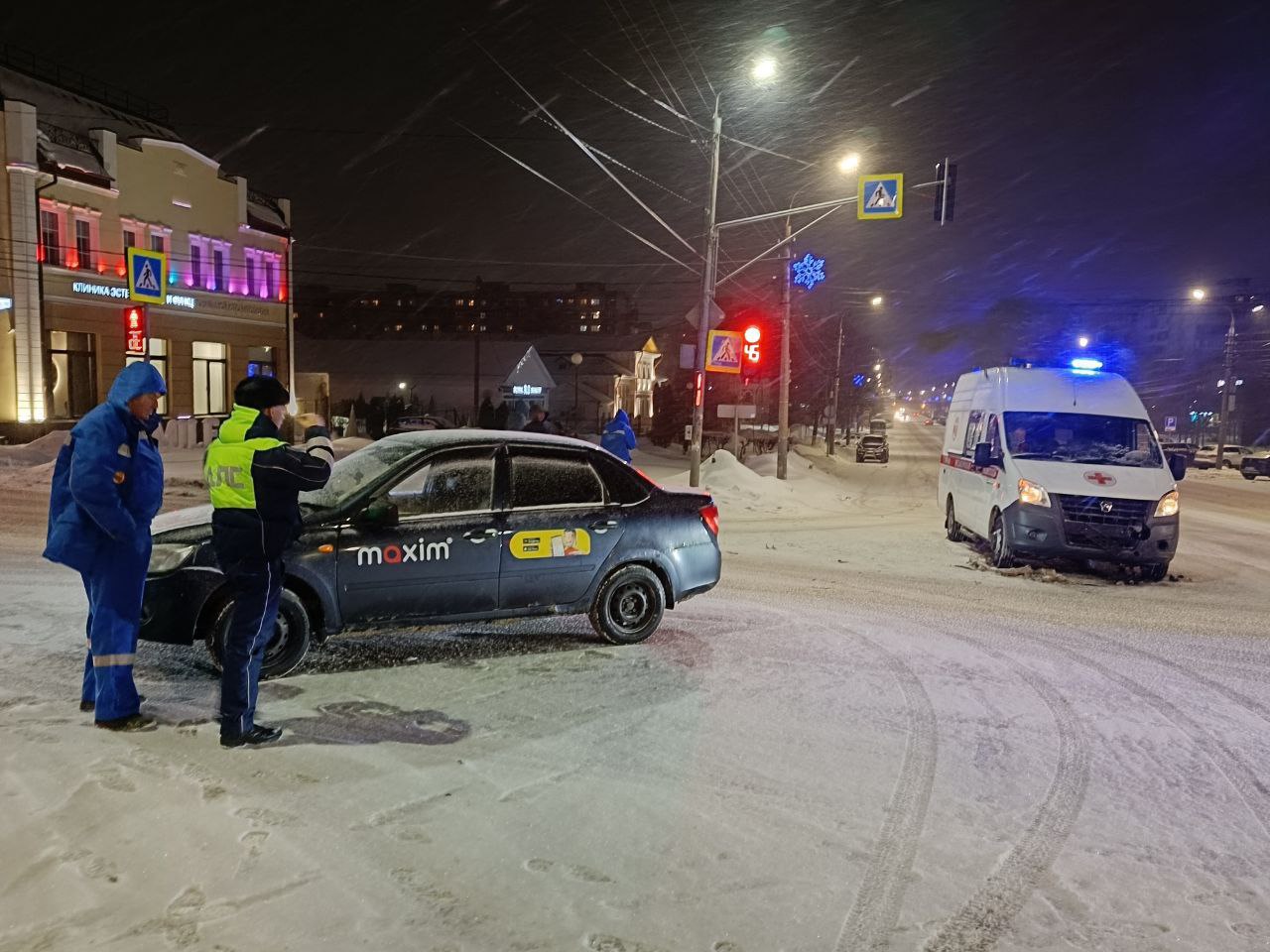 В Туле карета скорой помощи попала в ДТП с такси | ИА “Тульская Пресса”