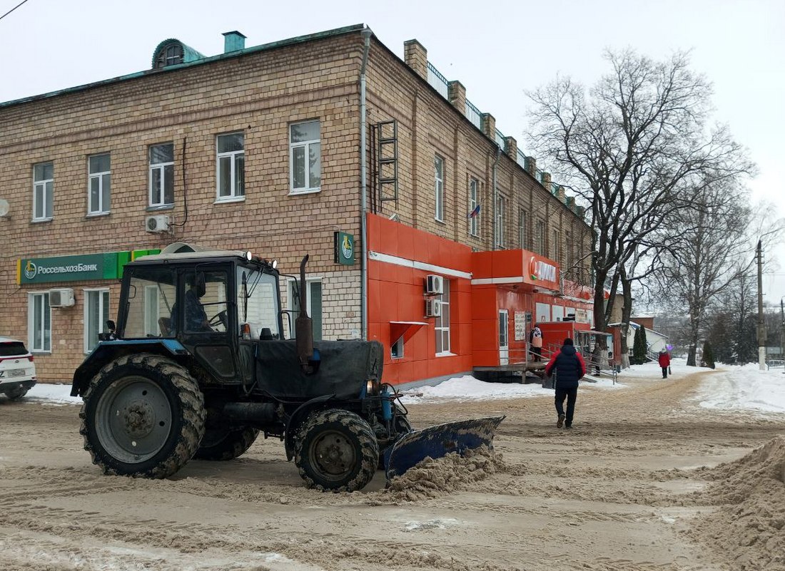 В Плавске продолжают активную уборку дорог | ИА “Тульская Пресса”