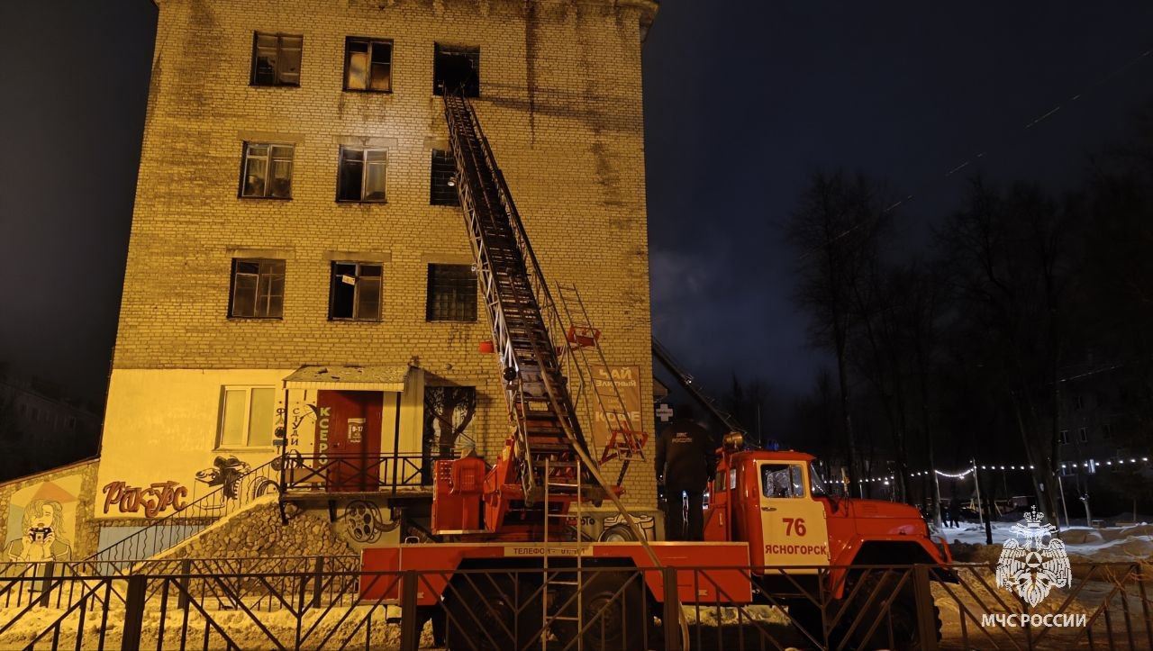 Пожар в бывшем общежитии Ясногорска: прокуратура организовала проверку |  30.01.2024 | Тула - БезФормата