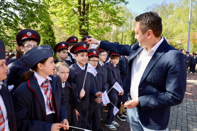 ÐÐ»ÐµÐºÑÐµÐ¹ ÐÐ»Ð°ÑÐ¾Ð½Ð¾Ð² Ð¸ Ð ÑÑÐ»Ð°Ð½ ÐÑÑÐ¾Ð² Ð¿ÑÐ¸Ð½ÑÐ»Ð¸ ÑÑÐ°ÑÑÐ¸Ðµ Ð² Ð¾ÑÐºÑÑÑÐ¸Ð¸ ÑÐµÐ·Ð¾Ð½Ð° Ð½Ð° ÐÐµÑÑÐºÐ¾Ð¹ Ð¶ÐµÐ»ÐµÐ·Ð½Ð¾Ð¹ Ð´Ð¾ÑÐ¾Ð³Ðµ