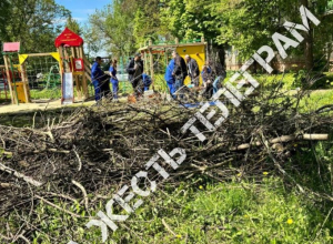 Ð Ð¢ÑÐ»Ðµ Ñ Ð´ÐµÑÑÐºÐ¾Ð¹ Ð¿Ð»Ð¾ÑÐ°Ð´ÐºÐ¸ ÑÐ²ÐµÐ·Ð»Ð¸ Ð½Ð° Â«ÑÐºÐ¾ÑÐ¾Ð¹Â» Ð´Ð²Ð¾Ð¸Ñ