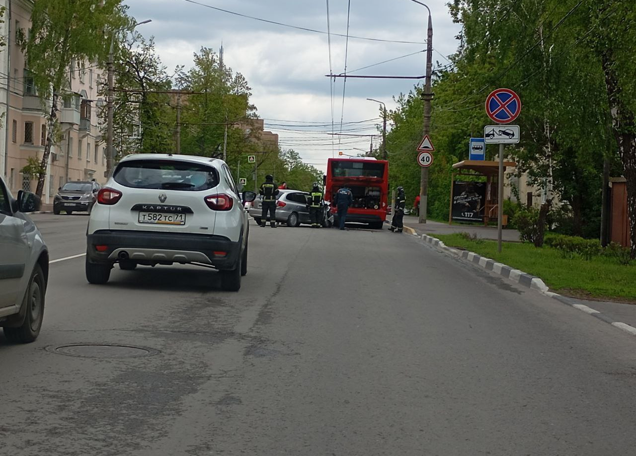 В Туле автомобиль Kia врезался в автобус: пострадала женщина | ИА “Тульская  Пресса”