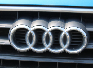 Водитель иномарки врезался в отбойник и погиб на трассе в Тульской области