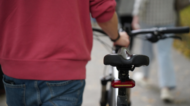 ÐÐ¾Ð»Ð¸ÑÐµÐ¹ÑÐºÐ¸Ðµ ÑÐ°ÑÐºÑÑÐ»Ð¸ ÐºÑÐ°Ð¶Ñ Ð²ÐµÐ»Ð¾ÑÐ¸Ð¿ÐµÐ´Ð¾Ð² Ð² ÐÐ¾Ð²Ð¾Ð¼Ð¾ÑÐºÐ¾Ð²ÑÐºÐµ