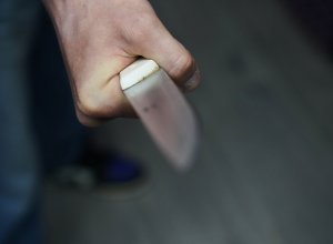 В Тульской области пенсионер пытался зарезать собутыльницу