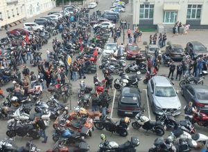 Более 500 байкеров из мотоклуба The Hooligans MC приехали в Тулу
