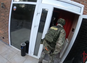 «Доброе утро, встаем»: СОБР показал видео налета на бордели в Туле