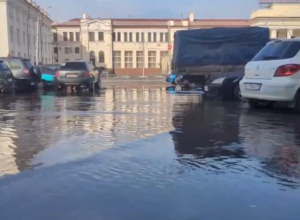 В Туле затопило площадь Московского вокзала. Видео