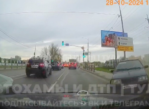 Ð Ð¢ÑÐ»Ðµ Ð´Ð²Ð¾Ðµ ÑÐ³Ð½Ð°Ð»Ð¸ Ð¼Ð°ÑÐ¸Ð½Ñ Ð¸ ÑÑÑÑ Ð½Ðµ Ð¿ÑÐ¾ÑÐ°ÑÐ°Ð½Ð¸Ð»Ð¸ Ð¾ÑÑÐ°Ð½Ð¾Ð²ÐºÑ. ÐÐ¸Ð´ÐµÐ¾