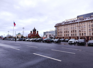 Сколько места останется автомобилистам, пока на пл. Ленина будет работать каток