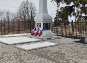 В п. Волово отремонтировали братскую могилу