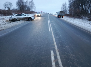 Под Тулой водитель на иномарке вылетел в кювет