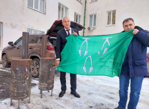 В зону СВО передали печки-буржуйки и флаг Ефремова