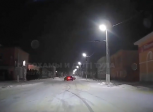 Тульские дрифтеры доигрались на ночной дороге до ДТП. Видео
