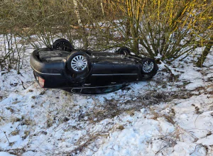 Под Тулой водитель Volkswagen вылетела в кювет и перевернулась