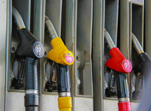 Почем топливо для народа: стало известно, насколько за год подорожал бензин в Тульской области