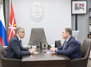 Губернатор Дмитрий Миляев провел встречу с Максимом Увайдовым