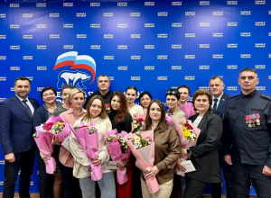 Тульские депутаты поздравили женский коллектив партии «Единая Россия»