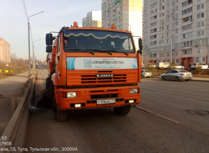 Сотрудники ООО «САХ» приводят в порядок городские улицы и дороги Тулы
