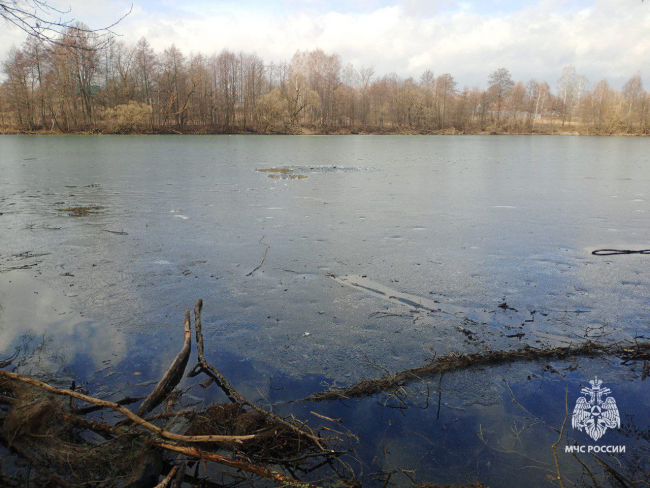 Ð¢ÑÐ°Ð³ÐµÐ´Ð¸Ñ Ð½Ð° ÑÐµÐºÐµ Ð§ÐµÑÐµÐ¿ÐµÑÑ: Ð´Ð²Ð° ÑÑÐ±Ð°ÐºÐ° Ð¿ÑÐ¾Ð²Ð°Ð»Ð¸Ð»Ð¸ÑÑ Ð¿Ð¾Ð´ Ð»ÐµÐ´, Ð¾Ð´Ð¸Ð½ Ð¿Ð¾Ð³Ð¸Ð±
