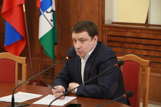 Ð Ð¢ÑÐ»Ðµ Ð¶ÐµÐ½Ð° Ð½Ð¾Ð²Ð¾ÑÐ¸Ð±Ð¸ÑÑÐºÐ¾Ð³Ð¾ Ð´ÐµÐ¿ÑÑÐ°ÑÐ° Ð¿Ð¾Ð¶Ð°Ð»Ð¾Ð²Ð°Ð»Ð°ÑÑ Ð½Ð° Ð´Ð¾Ð¼Ð°ÑÐ½ÐµÐµ Ð½Ð°ÑÐ¸Ð»Ð¸Ðµ. Ð§ÑÐ¾ Ð¾ÑÐ²ÐµÑÐ¸Ð»Ð¸ Ð² ÐÐ°ÐºÑÐ¾Ð±ÑÐ°Ð½Ð¸Ð¸?