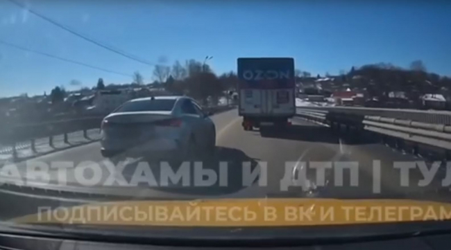 Ð¡Ð¿ÐµÑÐºÐ° Ñ Ð½Ð°ÑÑÑÐµÐ½Ð¸ÑÐ¼Ð¸: ÑÑÐ»ÑÑÐºÐ¸Ð¹ Ð²Ð¾Ð´Ð¸ÑÐµÐ»Ñ Ð¾Ð±ÑÐµÑÐ°Ð» Ð¿ÑÐ¾Ð±ÐºÑ Ð¿Ð¾ Â«Ð²ÑÑÑÐµÑÐºÐµÂ» Ð½Ð° Ð©ÐµÐºÐ¸Ð½ÑÐºÐ¾Ð¼ ÑÐ¾ÑÑÐµ