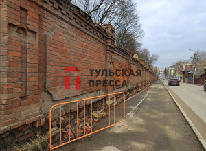 В Туле стена Всехсвятского кладбища продолжает разрушаться