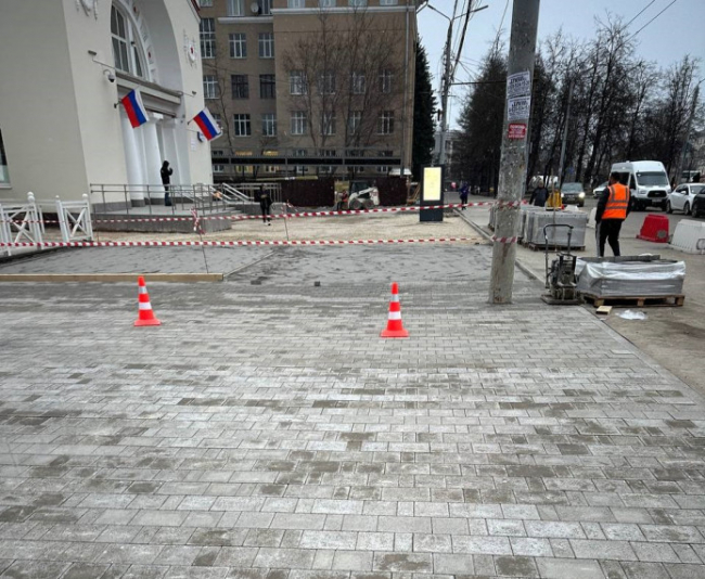 Ð Ð¢ÑÐ»Ðµ Ð¿ÐµÑÐµÐ´ Ð°Ð²ÑÐ¾Ð²Ð¾ÐºÐ·Ð°Ð»Ð¾Ð¼ Ð¸Ð´ÐµÑ ÑÐµÐ¼Ð¾Ð½Ñ ÑÑÐ¾ÑÑÐ°ÑÐ° Ð½Ð° Ð¿Ð»Ð¾ÑÐ°Ð´Ð¸ Ð±Ð¾Ð»ÐµÐµ 1 100 ÐºÐ². Ð¼