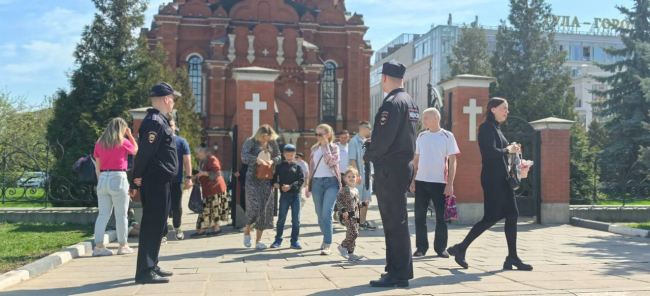 Ð¢ÑÐ»ÑÑÐºÐ¸Ðµ Ð¿Ð¾Ð»Ð¸ÑÐµÐ¹ÑÐºÐ¸Ðµ Ð² 168 ÑÐµÑÐºÐ²ÑÑ Ð¿ÑÐ¾ÑÐ»ÐµÐ´Ð¸Ð»Ð¸ Ð·Ð° Ð¿Ð¾ÑÑÐ´ÐºÐ¾Ð¼ Ð¸ Ð±ÐµÐ·Ð¾Ð¿Ð°ÑÐ½Ð¾ÑÑÑÑ Ð½Ð° ÐÐ°ÑÑÑ
