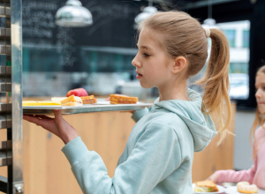 Минпросвещения: российским школам необходимы платные буфеты