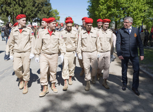 Губернатор Дмитрий Миляев провел экскурсию для юнармейцев в Чекалине