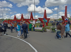 Туляков научили делать маскировочные сети и окопные свечи на форуме «Своих не бросаем»