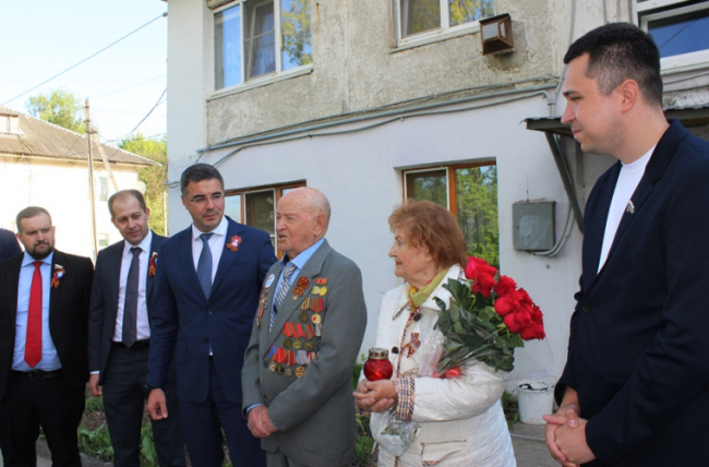 Ð Ð¿ÑÐµÐ´Ð´Ð²ÐµÑÐ¸Ð¸ ÐÐ½Ñ ÐÐ¾Ð±ÐµÐ´Ñ Ð²Ð¾ Ð´Ð²Ð¾ÑÐµ Ð²ÐµÑÐµÑÐ°Ð½Ð°-ÑÑÐ¾Ð½ÑÐ¾Ð²Ð¸ÐºÐ° Ð¾ÑÐ³Ð°Ð½Ð¸Ð·Ð¾Ð²Ð°Ð»Ð¸ ÐºÐ¾Ð½ÑÐµÑÑ