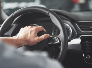 За десять лет — всего 2 750 километров: туляк продает Renault с минимальным пробегом