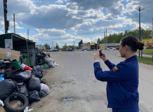 Прокуратура обнаружила стихийные свалки рядом с контейнерными площадками в Заокском