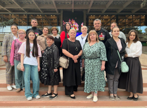 Александр и Геннадий Никитины организовали поездку для жителей Белева в Тульский театр драмы