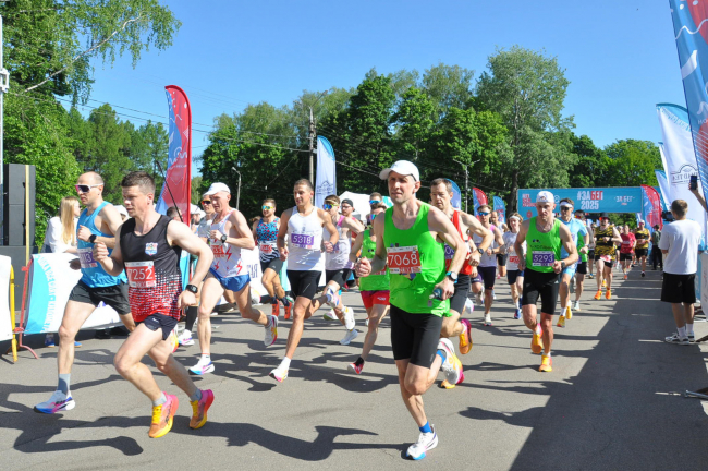 90-Ð»ÐµÑÐ½Ð¸Ð¹ Ð»ÑÐ±Ð¸ÑÐµÐ»Ñ Ð±ÐµÐ³Ð° Ð²ÑÑÐµÐ» Ð½Ð° ÑÑÐ°ÑÑ ÑÑÐ»ÑÑÐºÐ¾Ð³Ð¾ Ð¿Ð¾Ð»ÑÐ¼Ð°ÑÐ°ÑÐ¾Ð½Ð° Â«ÐÐ°ÐÐµÐ³.Ð Ð¤Â»