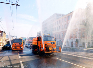 ООО «САХ» продолжает уборку улиц и тротуаров в Туле
