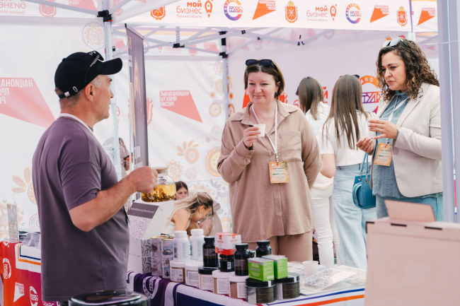 Ð¢ÑÐ»ÑÑÐºÐ¸Ðµ Ð¿ÑÐµÐ´Ð¿ÑÐ¸Ð½Ð¸Ð¼Ð°ÑÐµÐ»Ð¸ ÑÐ¾Ð±ÑÐ°Ð»Ð¸ÑÑ Ð½Ð° Ð±ÐµÑÐµÐ³Ñ ÐÐºÐ¸, ÑÑÐ¾Ð±Ñ Ð¾Ð±Ð¼ÐµÐ½ÑÑÑÑÑ Ð¾Ð¿ÑÑÐ¾Ð¼ Ð¸ ÑÐ·Ð½Ð°ÑÑ Ð½Ð¾Ð²Ð¾Ðµ