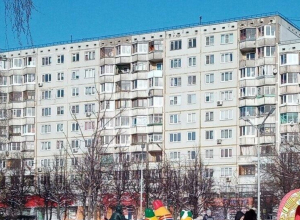 В Туле на улице Пузакова женщина погибла, выпав из окна восьмого этажа