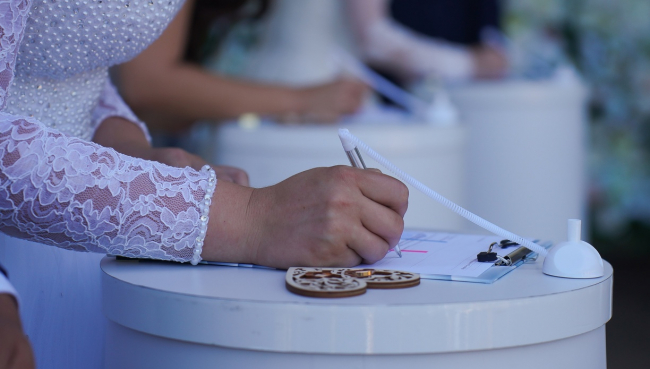 Ð¢ÑÐ»ÑÐºÐ¸ ÑÐºÐ°Ð¶ÑÑ Ð´ÑÑÐ³ Ð´ÑÑÐ³Ñ Â«Ð´Ð°Â» Ð½Ð° ÑÐ²Ð°Ð´ÐµÐ±Ð½Ð¾Ð¼ ÑÐµÑÑÐ¸Ð²Ð°Ð»Ðµ Ð² ÐÐ¾ÑÐºÐ²Ðµ