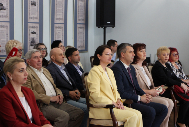 ÐÑÐ»Ð¸ÑÐ½Ð¸ÐºÐ¸ Ð¸ Ð½Ð°ÑÑÐ°Ð²Ð½Ð¸ÐºÐ¸: Ð² Ð¢ÑÐ»Ðµ Ð²ÑÑÑÐ¸Ð»Ð¸ Ð½Ð°Ð³ÑÐ°Ð´Ñ ÑÐ°Ð±Ð¾ÑÐ½Ð¸ÐºÐ°Ð¼ Ð¾Ð±ÑÐ°Ð·Ð¾Ð²Ð°Ð½Ð¸Ñ